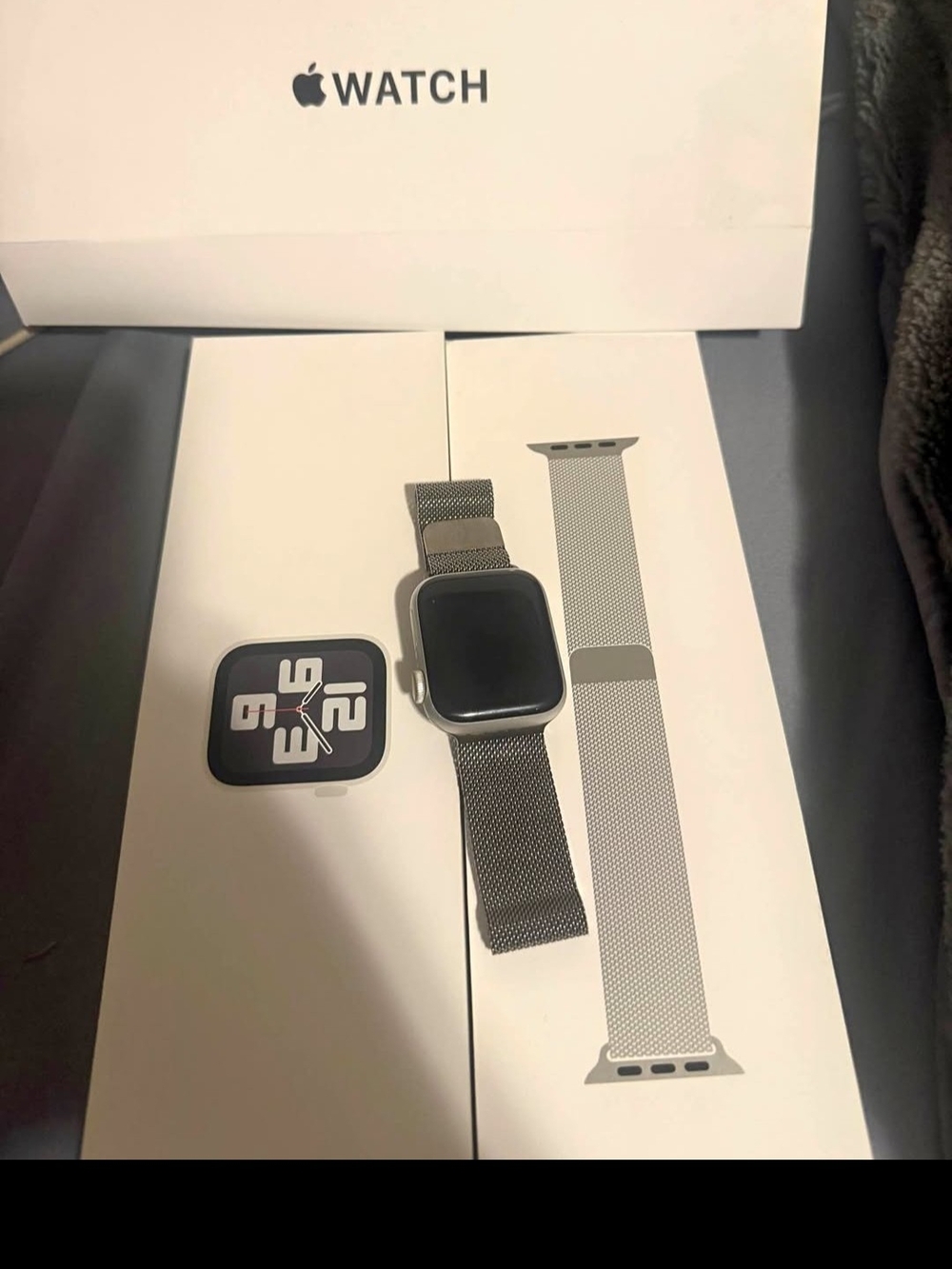 Apple Watch SE Gen 2 With added silver adjusting bracelet